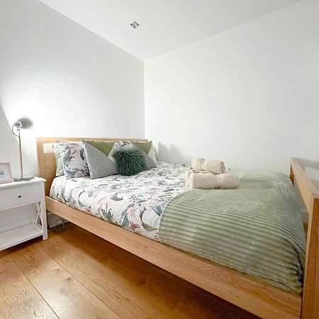 Chic 3 Bedroom Flat With Private Terrace In Holloway Near Finsbury Park Londýn Exteriér fotografie