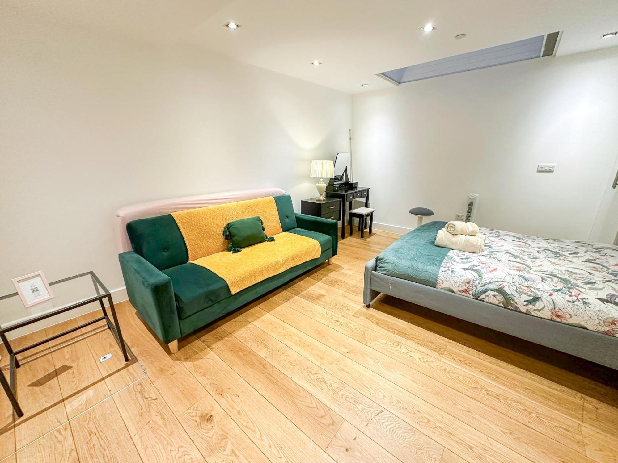Chic 3 Bedroom Flat With Private Terrace In Holloway Near Finsbury Park Londýn Exteriér fotografie