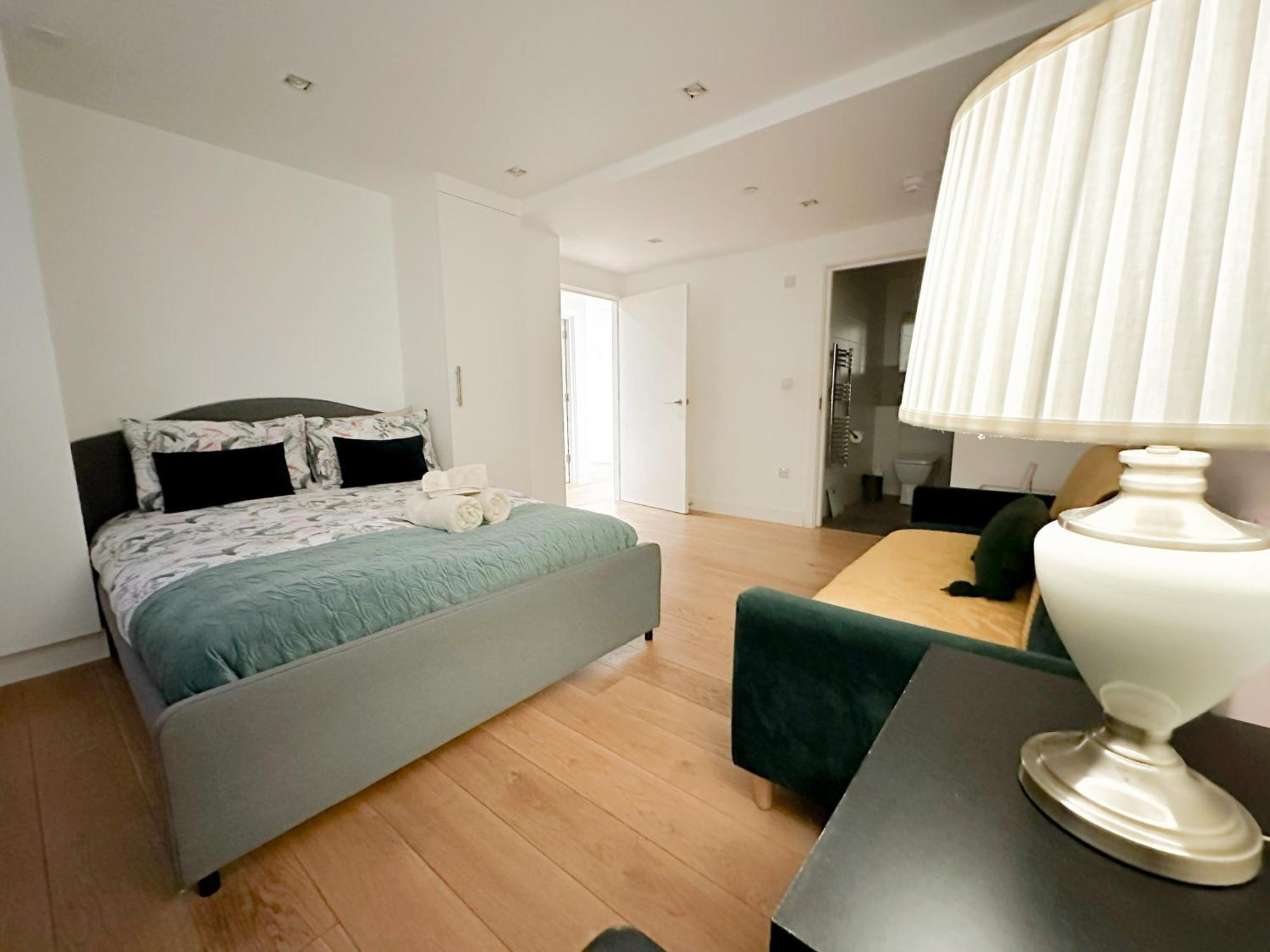 Chic 3 Bedroom Flat With Private Terrace In Holloway Near Finsbury Park Londýn Exteriér fotografie