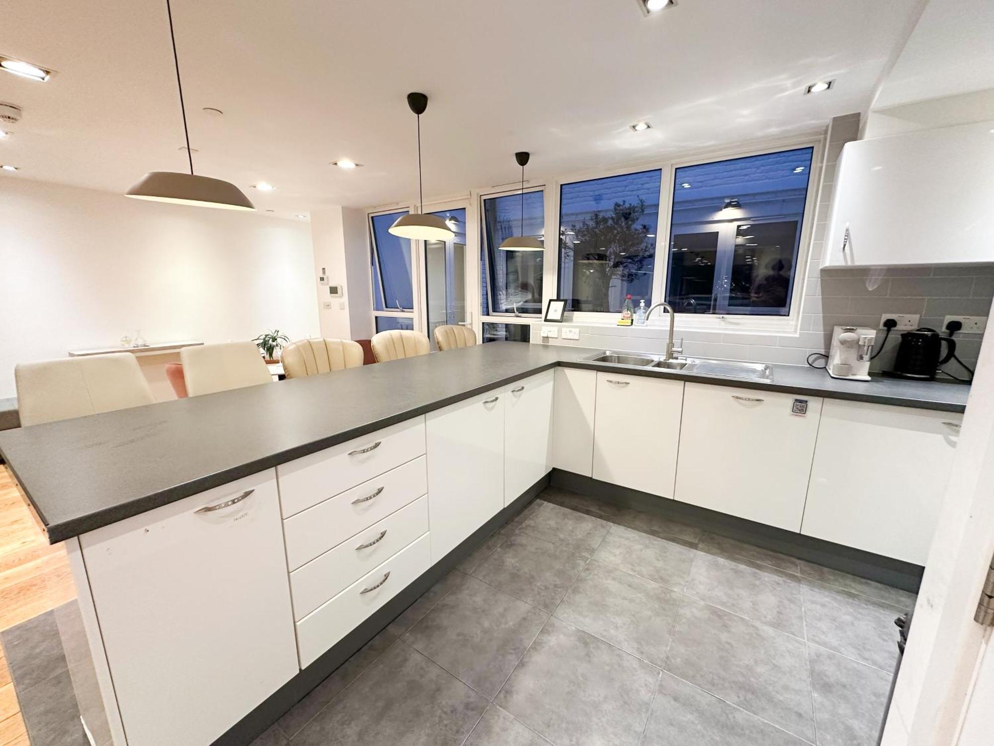 Chic 3 Bedroom Flat With Private Terrace In Holloway Near Finsbury Park Londýn Exteriér fotografie